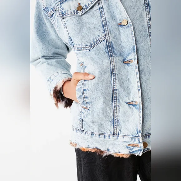 Urban Outfitters Faux Fur Lined Denim Trucker Jacket Size XS - Picture 6 of 13